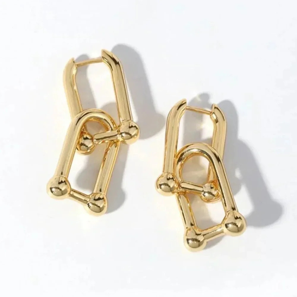 18k Gold Hardware U-Shaped Chain Link Earrings - Picture 2 of 10